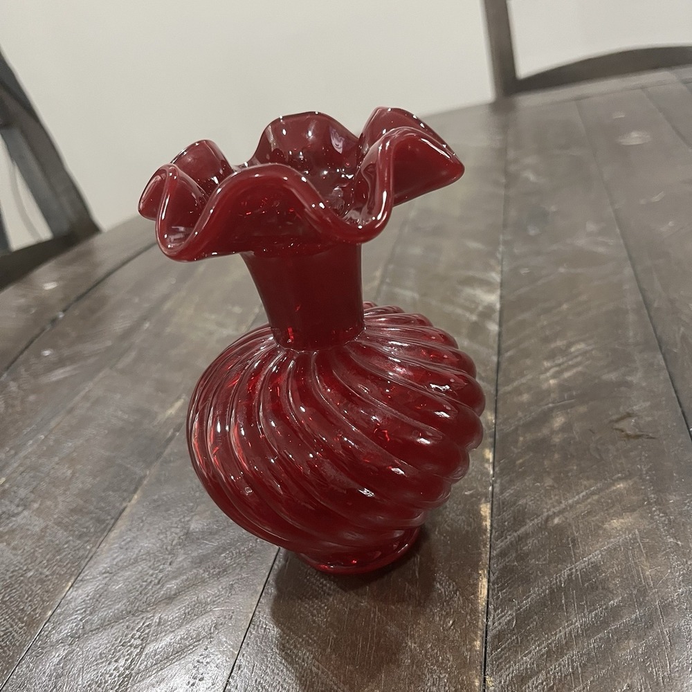 Vintage Ruby‎ Red FENTON Swirl Ribbed Ruffle Edge Vase
